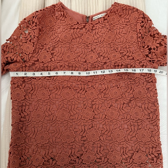 Alice and Olivia Pasha Chic Feminine Floral Embroidered Eyelet Size Medium - Picture 7 of 10